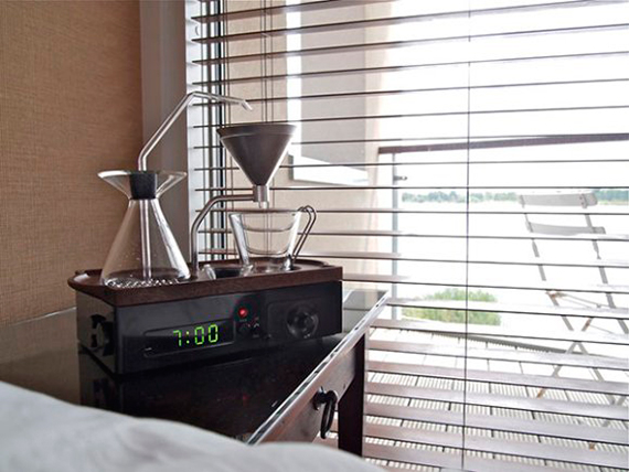 Britânico inventa despertador que faz café