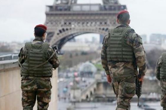 França mobiliza 10.000 soldados para reforçar segurança após ataques em Paris