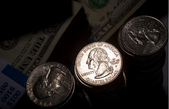 Dólar e juros reagem a Levy e notícias corporativas dividem bolsa