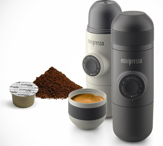 Máquina de café expresso cabe na bolsa